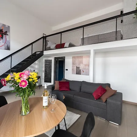 Loft 2-room I Metro I Near The Center I Karlin