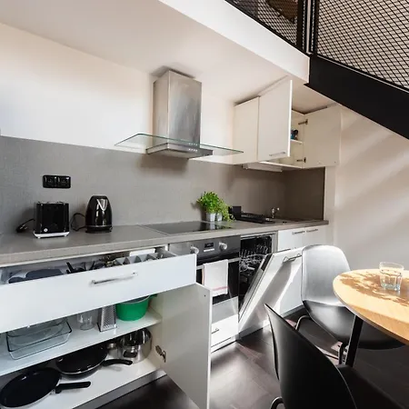 Loft 2-Room Studios I Metro I Near The Center I Karlin Prag