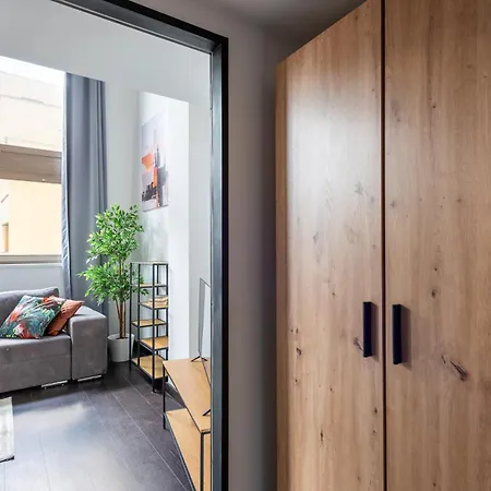 Loft 2-room I Metro I Near The Center I Karlin شقة