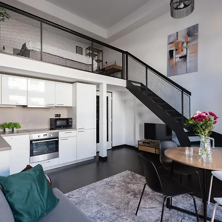Loft 2-room I Metro I Near The Center I Karlin شقة