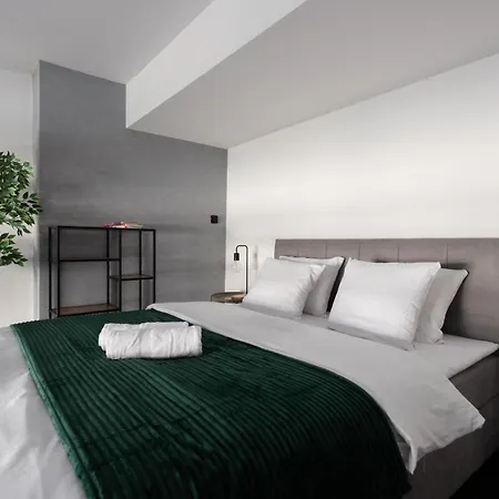 Loft 2-Room Studios I Metro I Near The Center I Karlin