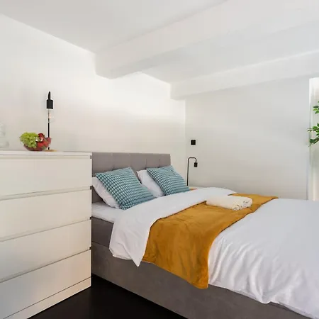 شقة Loft 2-room I Metro I Near The Center I Karlin *