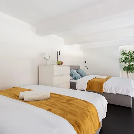 Loft 2-room I Metro I Near The Center I Karlin شقة